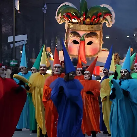 לינה וארוחת בוקר Cristallo קסטרווילארי